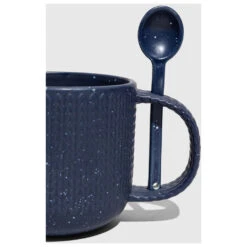 United By Blue - Stoneware Spoon Mug - Tasse -Magasin D'Équipement De Plein Air united by blue stoneware spoon mug tasse detail 3